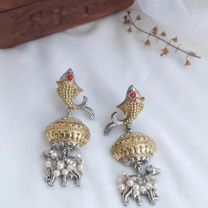 Nandivardhanam dual tone earrings