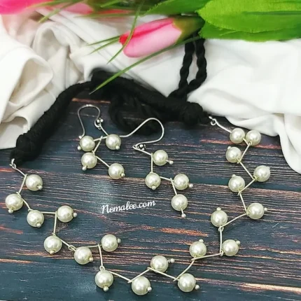 Pearl string choker with earrings