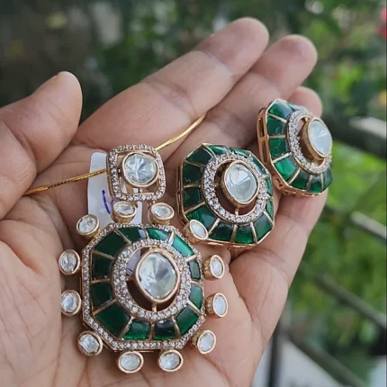 Polki and jadaukundan pendant with earrings