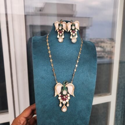 Nemalee- pendant set with mop and polki.